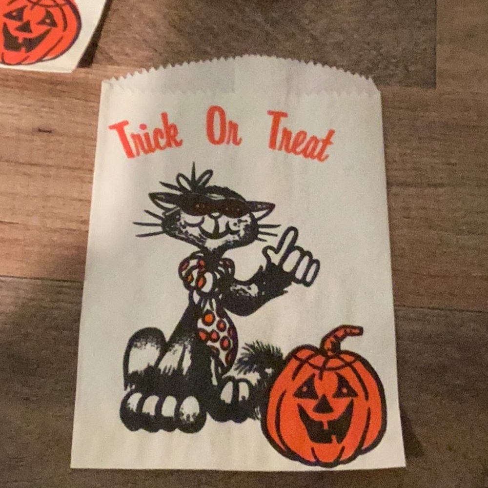Vintage trick or treat bags group of 20 groovy looking cat and pumpkin - Picture 2 of 9